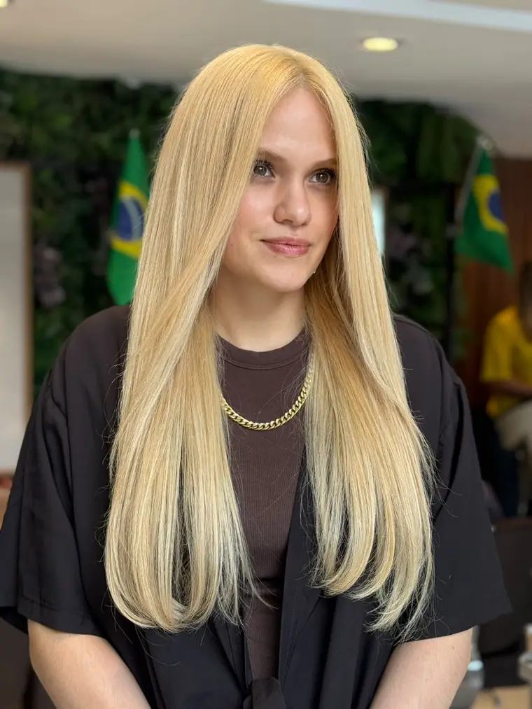 Depois: loiro claro liso e saudável