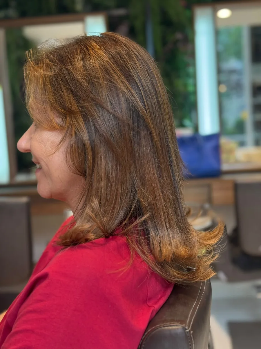 Depois: comprimento e volume ganhos com mega hair